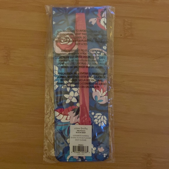 Vera Bradley Pen pouch bloom berry snap close elastic strap made of leatherette - Picture 2 of 4